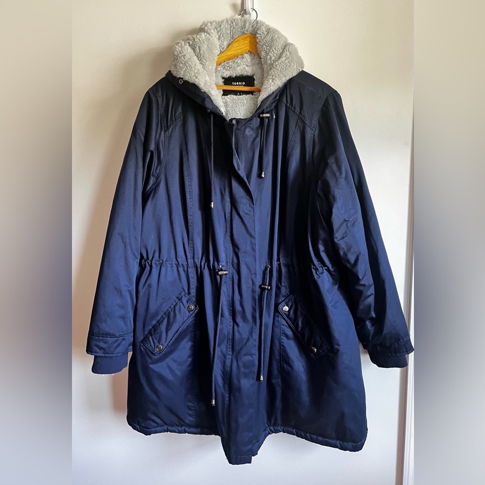 Torrid 5x Navy Hooded Sherpa Parka Coat with gray sherpa lining - Picture 2 of 16
